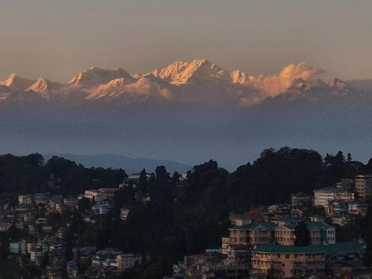 Monratino Himadrie -2 Mins Walk From Mall Road - All Rooms Have Kanchenjunga Mountain View Dardżyling Zewnętrze zdjęcie